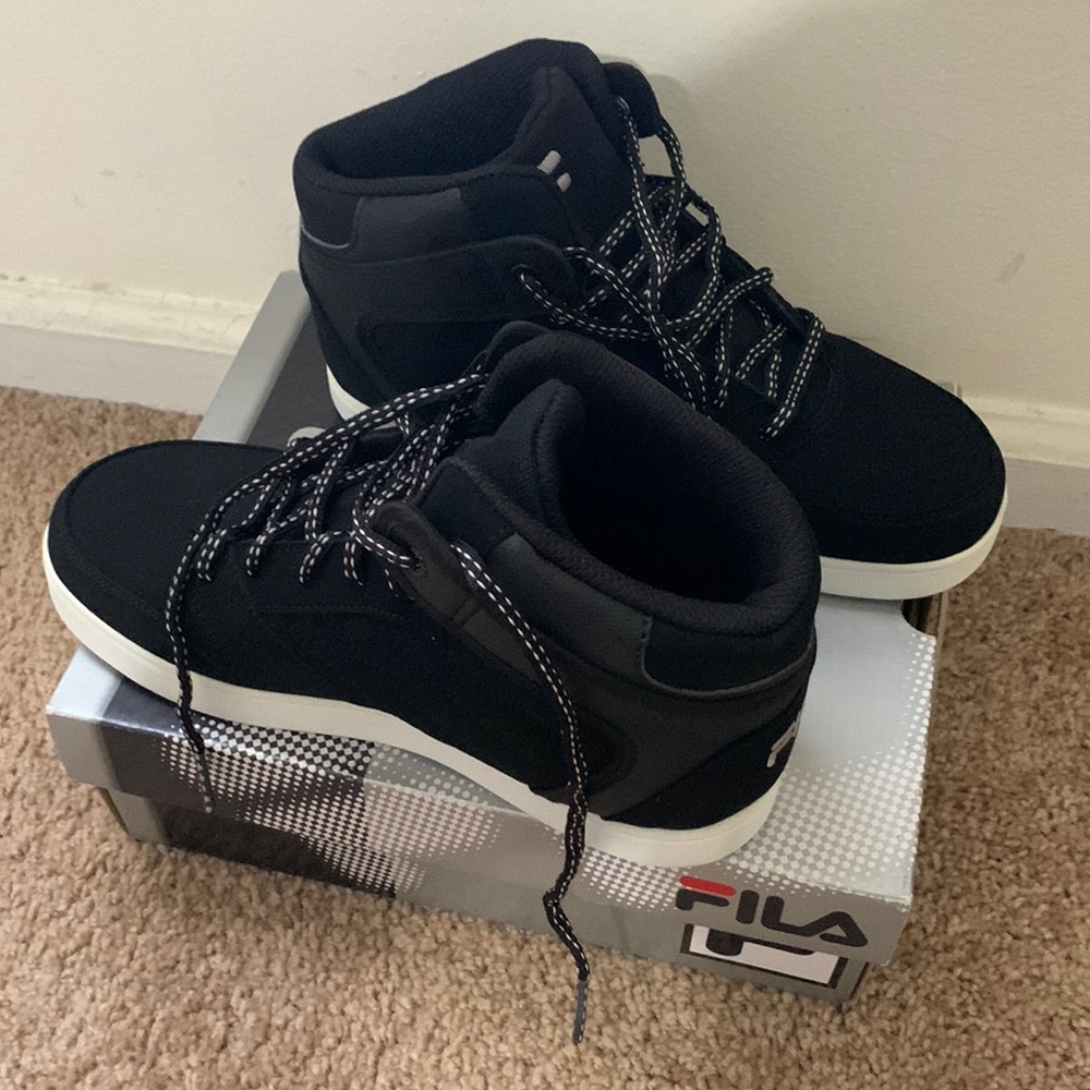 New Fila Kids Shoes (5Y)